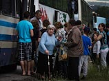 Отметим, за время конфликта на Донбассе более миллиона человек стали беженцами, переселившись в Россию или в другие регионы Украины. По последним заявлениям ФМС РФ, около 900 тысяч граждан Украины, приехавших в РФ из Донбасса, планируют остаться в России Отметим, за время конфликта на Донбассе более миллиона человек стали беженцами, переселившись в Россию или в другие регионы Украины. По последним заявлениям ФМС РФ, около 900 тысяч граждан Украины, приехавших в РФ из Донбасса, планируют остаться в России