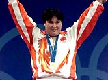 Китаянка Дин Мэйюань установила сразу три новых мировых рекорда в тяжелой атлетике    

