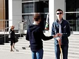 Блогер под видом слепого устроил уфимцам проверку на честность (ВИДЕО) Блогер под видом слепого устроил уфимцам проверку на честность (ВИДЕО)