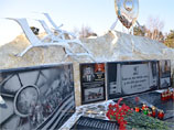 Открытие мемориальных досок в честь Героя РФ Олега Пешкова и награжденного орденом Мужества Александра Позынича, погибших при исполнении воинского долга в Сирии, 9 декабря 2015 года