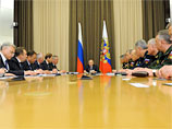 Президент РФ Владимир Путин провел в четверг, 12 мая, в Сочи совещание с военачальниками и руководителями предприятий оборонно-промышленного комплекса (ОПК), на котором разбирались причины срыва исполнения гособоронзаказа в 2015 году