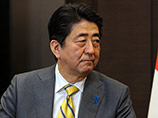 Премьер-министр Японии Синдзо Абэ после прошедших 6 мая в закрытом режиме переговоров в Сочи с президентом РФ Владимиром Путиным рассказал, что предложил "новый подход" к "территориальному вопросу" и пришел с ним к согласию