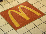 В Нью-Мексико женщина судится с McDonald's из-за незакрепленного лотка для туалетной бумаги В Нью-Мексико женщина судится с McDonald's из-за незакрепленного лотка для туалетной бумаги
