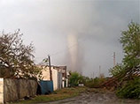 Стихия, которую сайт МЧС назвал "Комплексом Неблагоприятных Метеорологических Явлений", разрушила дома на хуторе Ильинский Белокалитвинского района и еще в трех поселениях