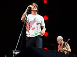 Американская рок-группа Red Hot Chili Peppers отменила в субботу, 14 мая, выступление в Калифорнии после госпитализации солиста Энтони Кидиса