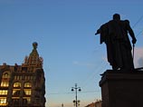 Статуя Кутузова была одним из немногих памятников Ленинграда, которые не закрывали в дни блокады Статуя Кутузова была одним из немногих памятников Ленинграда, которые не закрывали в дни блокады