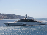 Аренда яхты Абрамовича стоит 175 000 фунтов стерлингов в сутки. Несмотря на цену, на этой яхте часто видят знаменитостей