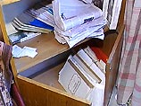 Двое неизвестных проникли в помещение Центрального комитета, которое располагается на первом этаже жилого дома Двое неизвестных проникли в помещение Центрального комитета, которое располагается на первом этаже жилого дома
