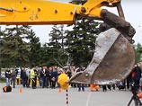 Алтайские строители сыграли в футбол на экскаваторах (ВИДЕО) Алтайские строители сыграли в футбол на экскаваторах (ВИДЕО)