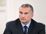 Глава Крыма наградил Суркова орденом "За верность долгу" Глава Крыма наградил Суркова орденом "За верность долгу"