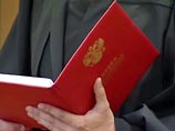 В Санкт-Петербурге со второй попытки следствию удалось убедить присяжных заседателей в виновности "авторитетного" бизнесмена Владимира Кумарина (Барсукова) по кличке Кум, которого считают руководителем "тамбовской" преступной группировки В Санкт-Петербурге со второй попытки следствию удалось убедить присяжных заседателей в виновности "авторитетного" бизнесмена Владимира Кумарина (Барсукова) по кличке Кум, которого считают руководителем "тамбовской" преступной группировки