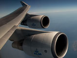 Пассажирскому Boeing-777 компании KLM,  велели сменить эшелон (высоту) полета, и он благополучно разошелся с неизвестным самолетом