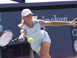 Елена Дементьева вышла в четвертьфинал теннисного турнира 