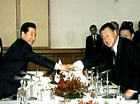 Президент Южной Кореи Ким Де Чжун убеждал сегодня руководство Японии в необходимости развития отношений этой страны с Северной Кореей
