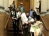 В каждой местной еврейской общине священные свитки будут находиться по одному дню В каждой местной еврейской общине священные свитки будут находиться по одному дню