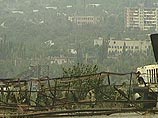 На место трагедии немедленно прибыли военный комендант Чечни Иван Бабичев, заместитель полпреда президента РФ в Южном федеральном округе Михаил Фетисов, заместитель главы администрации Чеченской республики Али Алавдинов На место трагедии немедленно прибыли военный комендант Чечни Иван Бабичев, заместитель полпреда президента РФ в Южном федеральном округе Михаил Фетисов, заместитель главы администрации Чеченской республики Али Алавдинов