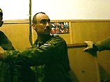 В качестве подозреваемых задержаны и допрашиваются командир роты и командир взвода одной из воинских частей В качестве подозреваемых задержаны и допрашиваются командир роты и командир взвода одной из воинских частей