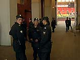 Милиция приняла серьезные меры безопасности, к обеспечению порядка были даже привлечены подразделения дивизии особого назначения внутренних войск Милиция приняла серьезные меры безопасности, к обеспечению порядка были даже привлечены подразделения дивизии особого назначения внутренних войск