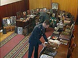 В четверг пресс-служба УВД Владимирской области продемонстрировала журналистам выставку из150 старинных икон, в основном написанных в XVIII-XIX веках. В четверг пресс-служба УВД Владимирской области продемонстрировала журналистам выставку из150 старинных икон, в основном написанных в XVIII-XIX веках.