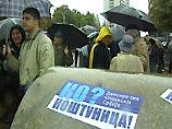 Пока что на улицах сербских городов спокойно, но, судя по событиям последних дней, это всего лишь затишье перед бурей. В последние дни на все призывы оппозиции выйти на улицы откликались не менее сотни тысяч человек Пока что на улицах сербских городов спокойно, но, судя по событиям последних дней, это всего лишь затишье перед бурей. В последние дни на все призывы оппозиции выйти на улицы откликались не менее сотни тысяч человек