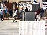 Около 1000 человек ранены в столкновениях. Палестинский наблюдатель в ООН Нассер Аль-Кидва обвинил Израель в неоправданной жестокости и военных преступлениях в Иерусалиме