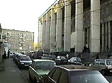 Постоянным местом преступного промысла был выход из метро "Фрунзенская" у Московского дворца молодежи.