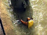 Российские водолазы-глубоководники сегодня заканчивают тренировки на верхней палубе атомной подводной лодки "Орел"