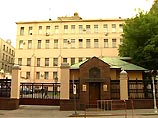 Около 30 российских спортсменов собрались перед зданием Генпрокуратуры на Большой Дмитровке в Москве. Среди них - олимпийские чемпионы по биатлону Владимир Гундорцев, известный футболист Алексей Парамонов и другие Около 30 российских спортсменов собрались перед зданием Генпрокуратуры на Большой Дмитровке в Москве. Среди них - олимпийские чемпионы по биатлону Владимир Гундорцев, известный футболист Алексей Парамонов и другие