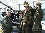 Теперь в России узаконено проживание, воспитание и обучение в воинских частях подростков из неблагополучных семей и детей-сирот Теперь в России узаконено проживание, воспитание и обучение в воинских частях подростков из неблагополучных семей и детей-сирот