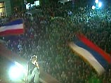 В Белграде перед зданием парламента, который захватили демонстранты, проходит митинг, на котором выступил кандидат от оппозиции на президентских выборах Воислав Коштуница