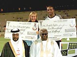 Победители "Гран-при" - Трине Хаттестад и Анжело Тэйлор - получили чеки на сумму 200 тыс. долларов США