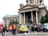 Еще недавно, среди предвыборных обещаний Коштуницы были и гарантии полной безопасности Слободану Милошевичу. Теперь, первоочередная задача, по словам Коштуницы - сохранение Югославской федерации Еще недавно, среди предвыборных обещаний Коштуницы были и гарантии полной безопасности Слободану Милошевичу. Теперь, первоочередная задача, по словам Коштуницы - сохранение Югославской федерации