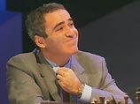 Во второй партии матча на первенство мира по шахматам Владимир Крамник обыграл Гарри Каспарова