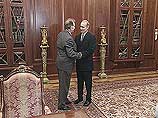 Беседа в Кремле длилась около часа. Глава государства поздравил ученого с присуждением самой престижной премии в науке - Нобелевской и подарил букет цветов
