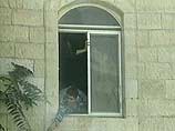 По данным из палестинских источников, эти израильтяне - сотрудники службы безопасности и действовали в городе Рамаллах