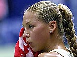 Российская теннисистка Анна Курникова проиграла американке Дженнифер Каприати на турнире в Швейцарии