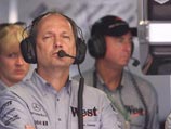 Команда "Макларен", выступающая в гоночной серии "Формула 1" объявила о заключении сделки с новым спонсором на сезон 2001 