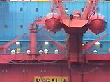 Преодолев около тысячи морских миль, судно-платформа "Регалия" стало накануне утром у пирса крохотного городка Хоннинсвог на севере Норвегии