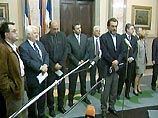 Представители нового президента Югославии Воислава Коштуницы заключили соглашение с Социалистической партией Сербии Милошевича о разделе власти