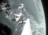 По сценарию одной из них астронавт "уплывает" в открытый космос По сценарию одной из них астронавт "уплывает" в открытый космос