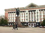 Как сообщает из Курска корреспондент НТВ, следователи курской милиции возбудили уголовные дела сразу против двух высокопоставленных чиновников местной администрации