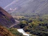 Подразделениям силовых структур Грузии удалось задержать 25 чеченских боевиков из состава вооруженной группы, обнаруженной два дня назад в районе грузино-российской границы