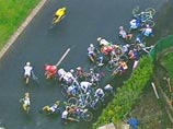 Велогонщики "Тур де Франс" соревнуются без допинга