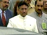 В честь президента Мушаррафа был дан 21 орудийный залп, а индийские полки салютовали генералу, который сражался против них в двух войнах