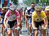 Американец Лэнс Армстронг практически обеспечил себе третью подряд победу на велогонке Тур де Франс 