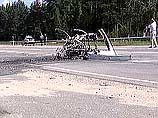 Частный двухместный вертолет рухнул накануне на автомагистраль Рига-Таллинн сразу за городской чертой латвийской столицы