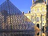 Из Лувра эвакуировали посетителей в связи с угрозой взрыва