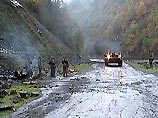 Группе чеченских боевиков, несколько дней назад блокированной грузинскими военными в одном из горных ущелий, удалось выйти из окружения, и сейчас они движутся в сторону российской границы