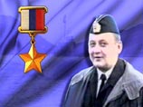 Вдове Героя России - командира "Курска" - вручена награда мужа