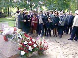 На Серафимовском кладбище будет создан мемориал памяти АПЛ "Курск" На Серафимовском кладбище будет создан мемориал памяти АПЛ "Курск"